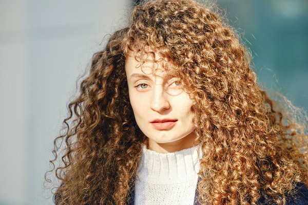 Comment laver un cheuveux frisé ?